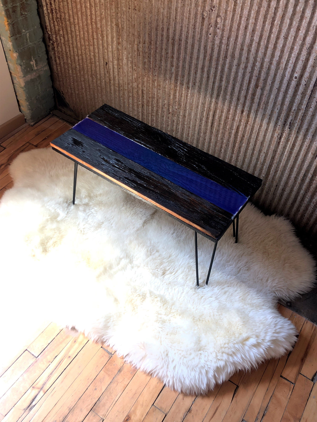 River coffee table - Artified Apparel